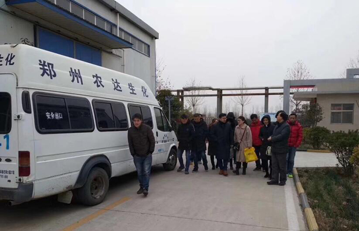 熱烈歡迎廣西桂林經(jīng)銷商一行來農(nóng)達生化參觀并游覽少林寺(圖1)